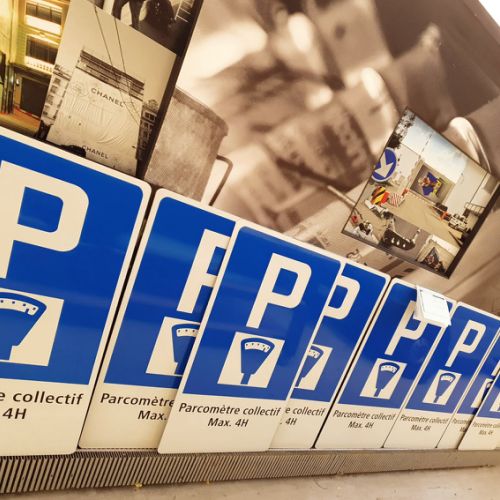 Panneau de signalisation pour parcomètre collectif