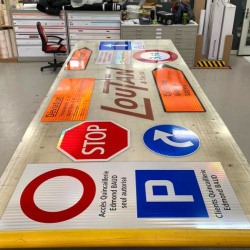 Panneaux de circulation Loutan